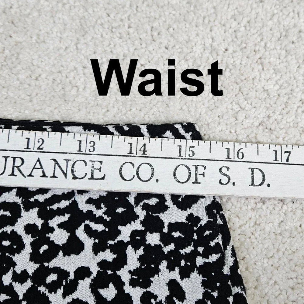 NWT's Women's Express Black White Animal Print Mini Skirt Classic Stretch Size M